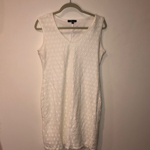 White Sleeveless Dress - Picture 1 of 3